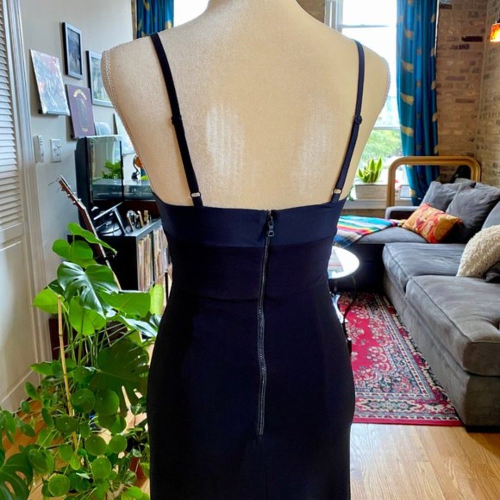 New Alice + Olivia Devlin plunge neck mesh insert v-neck maxi column gown dress - Picture 9 of 16